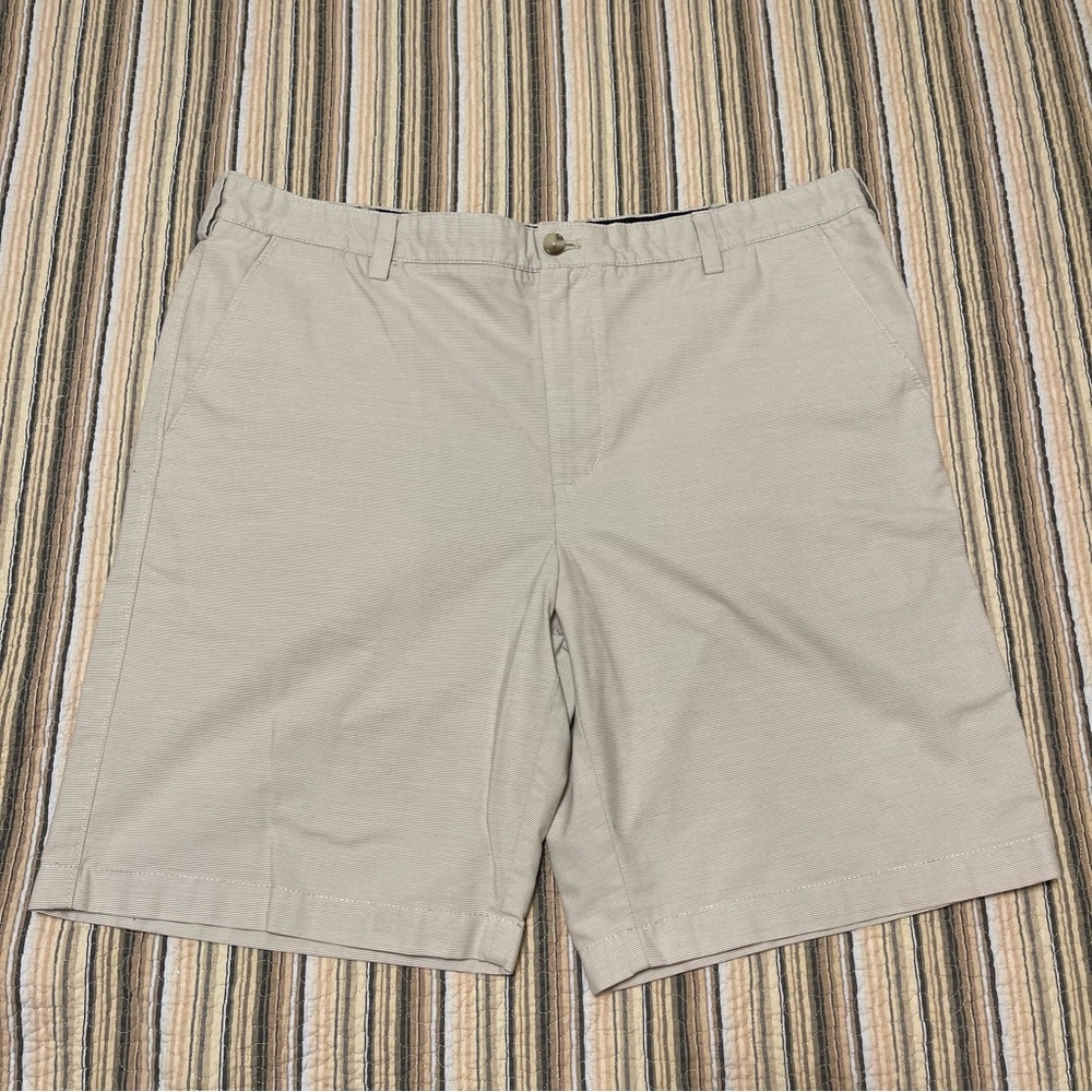 Van Heusen Classic Beige Men’s 40 Flat Front Golf Shorts
